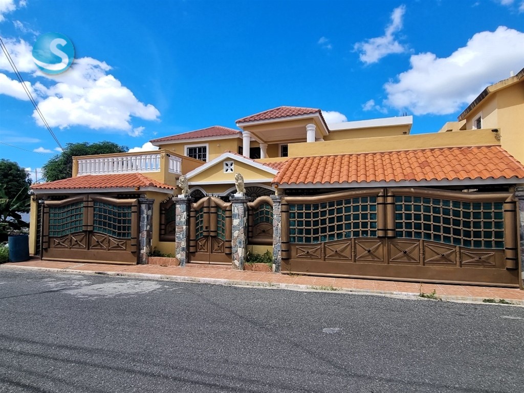 Casa espaciosa en venta en Brisa Oriental, zona segura