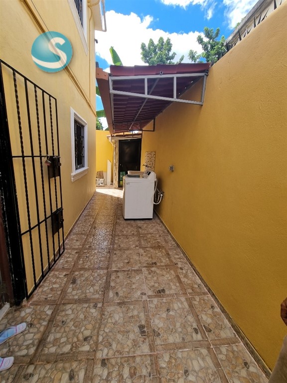 Casa espaciosa en venta en Brisa Oriental, zona segura en República Dominicana