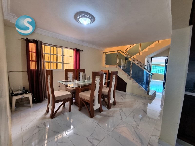 Casa espaciosa en venta en Brisa Oriental, zona segura en República Dominicana