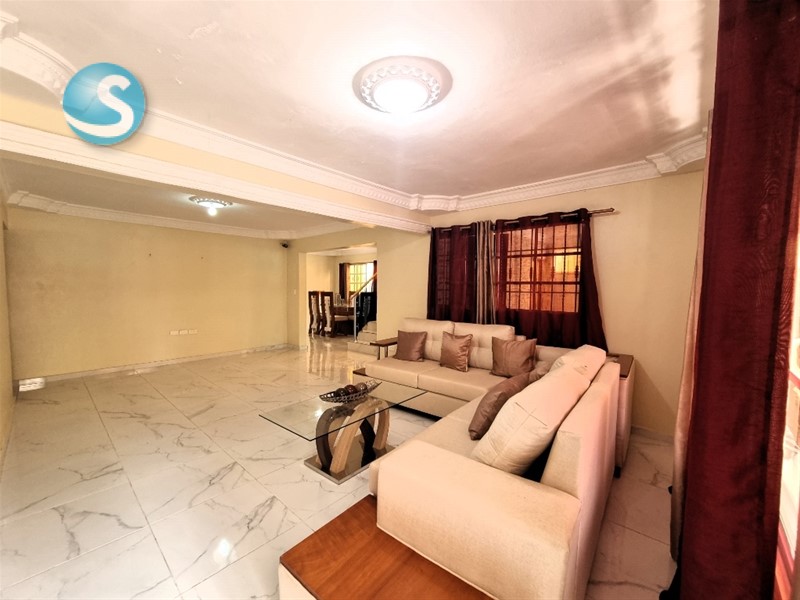 Casa espaciosa en venta en Brisa Oriental, zona segura en República Dominicana