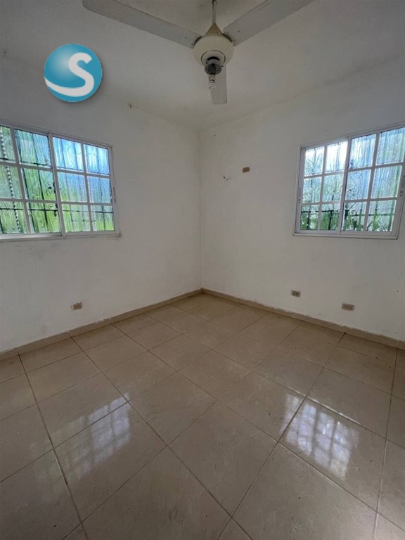 Casa en venta en Baní con amplio terreno de 510 m² en República Dominicana