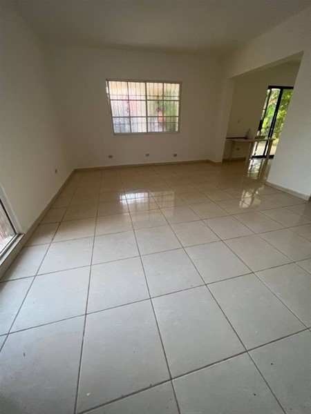 Casa en venta en Baní con amplio terreno de 510 m² en República Dominicana