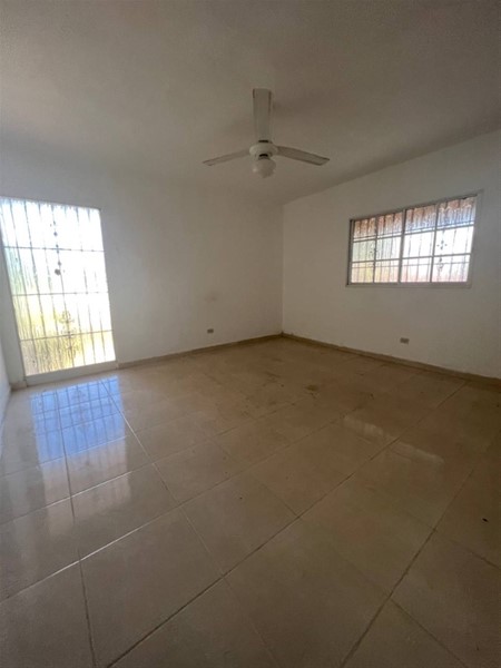 Casa en venta en Baní con amplio terreno de 510 m² en República Dominicana