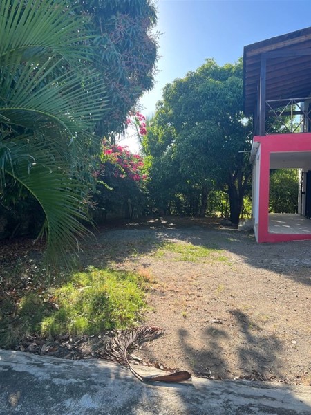 Casa en venta en Baní con amplio terreno de 510 m² en República Dominicana