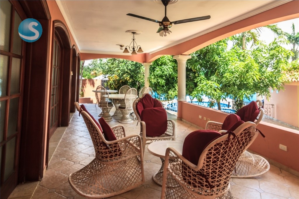 Casa en Venta en Altos de Arroyo Hondo III, Amplia y Elegante en República Dominicana