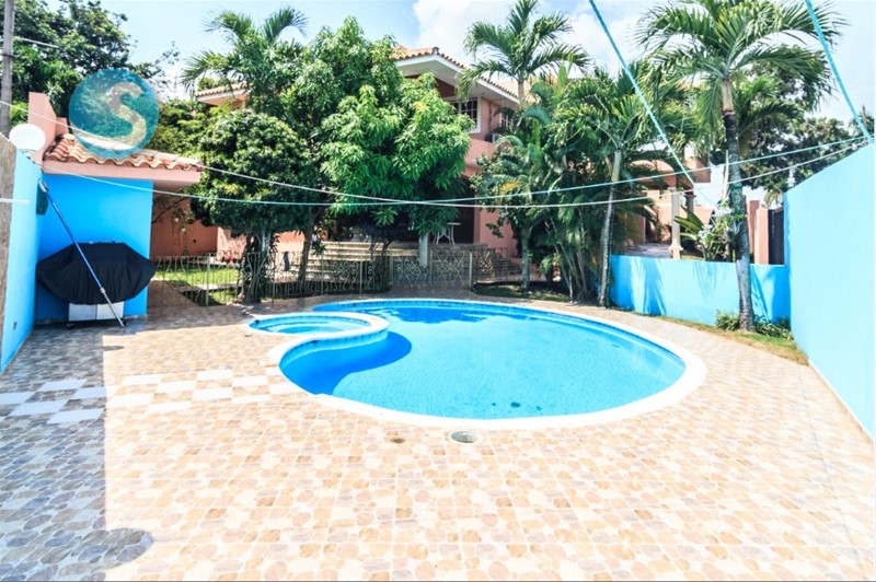 Casa en Venta en Altos de Arroyo Hondo III, Amplia y Elegante en República Dominicana