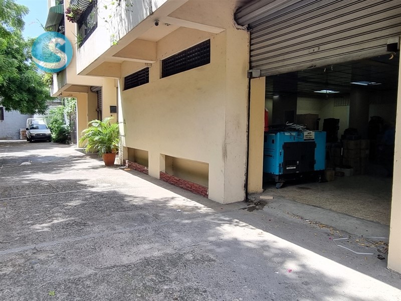 Local comercial en venta en Avenida 27 de Febrero, Villa Francisca en República Dominicana