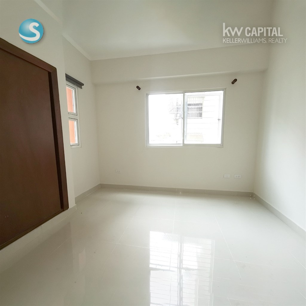Apartamento amplio con terraza en Evaristo Morales en República Dominicana
