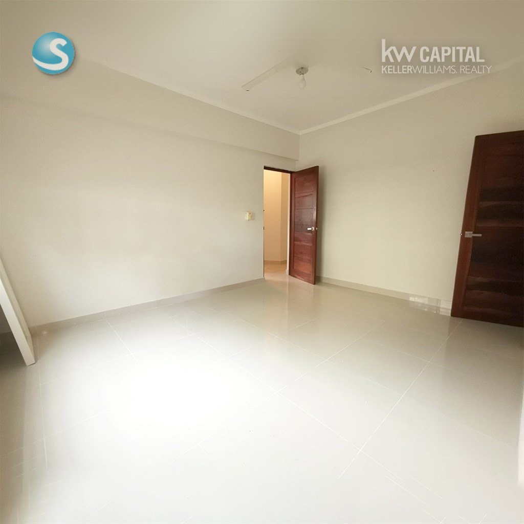 Apartamento amplio con terraza en Evaristo Morales en República Dominicana