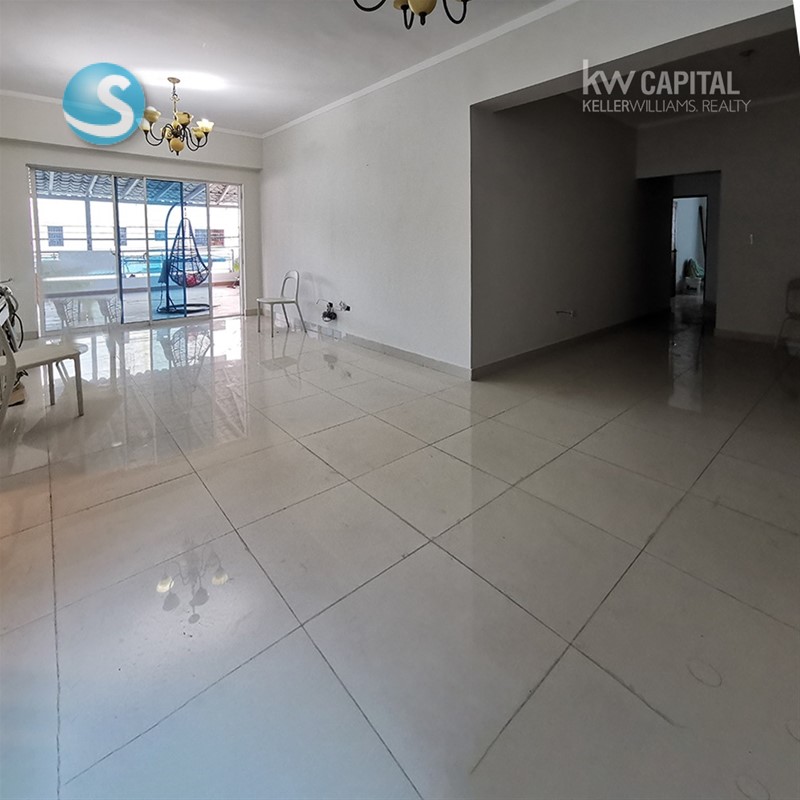 Apartamento amplio con terraza en Evaristo Morales en República Dominicana