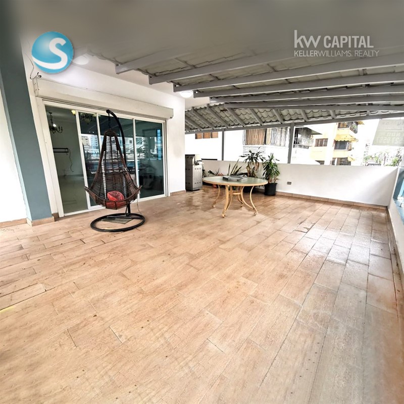Apartamento amplio con terraza en Evaristo Morales en República Dominicana