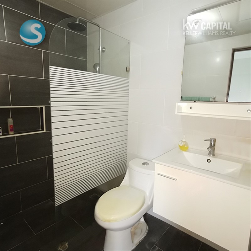 Apartamento amplio con terraza en Evaristo Morales en República Dominicana