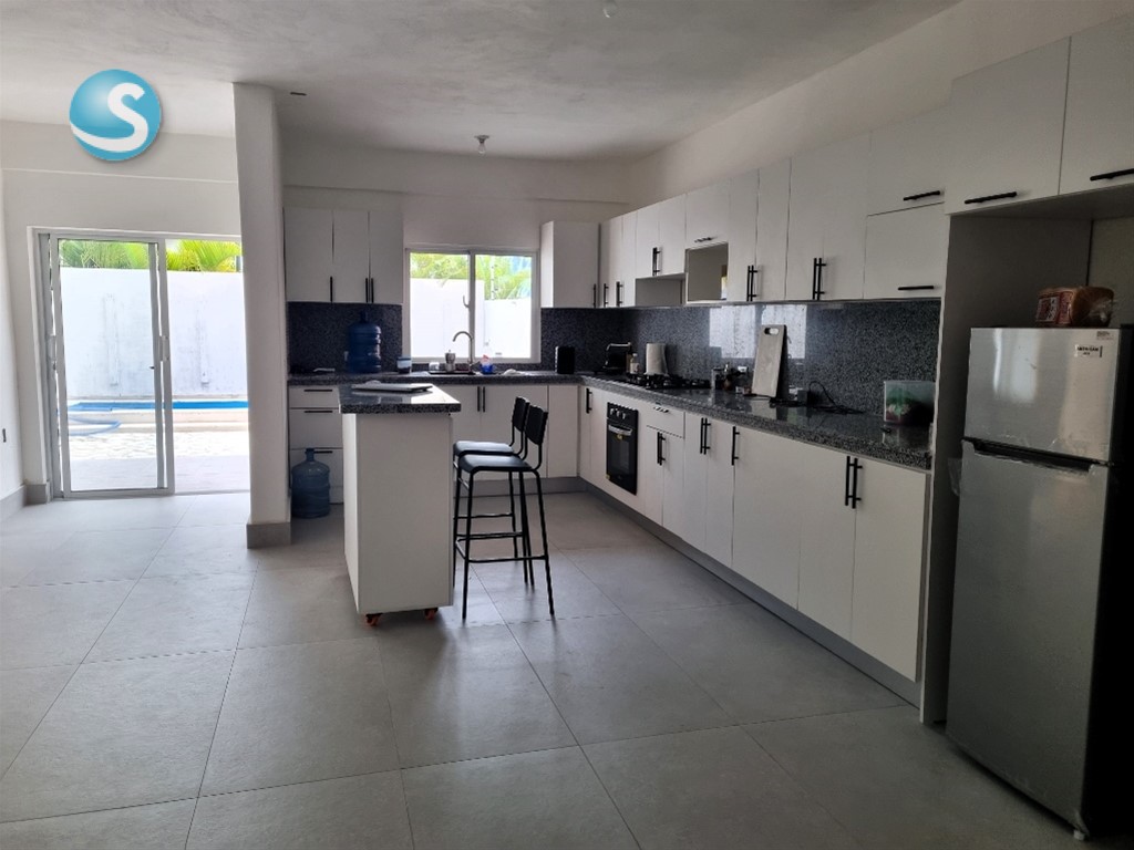 Casa Townhouse Nueva en Residencial Costa Marina Boca Chica en República Dominicana