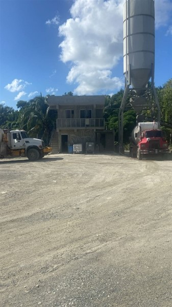 Planta de Hormigón en Venta con Amplio Terreno en Palavé en República Dominicana
