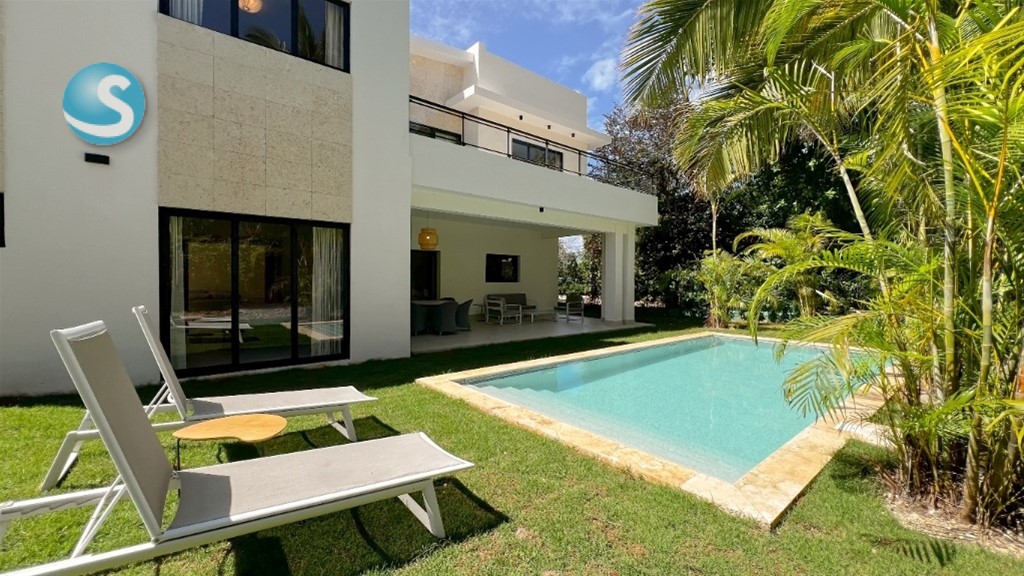 Villa de Lujo en Punta Cana Village con Piscina Privada