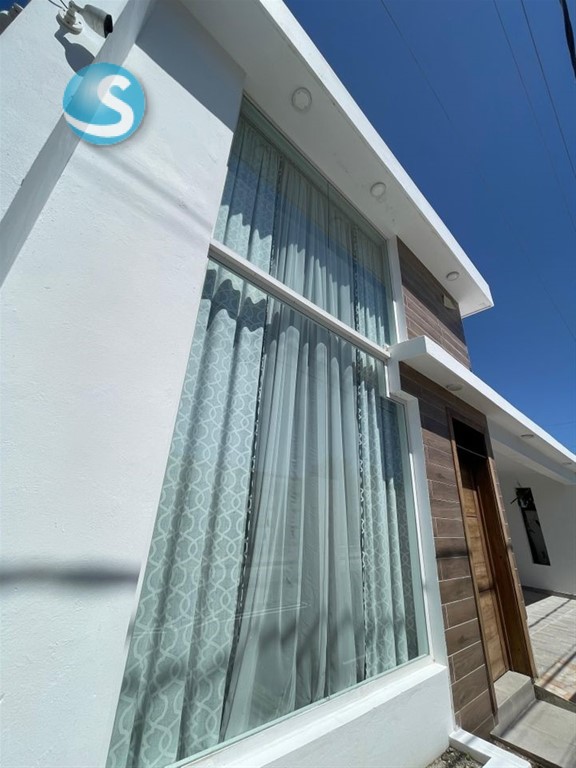 Villa en venta en Bávaro con piscina y amplio terreno en República Dominicana