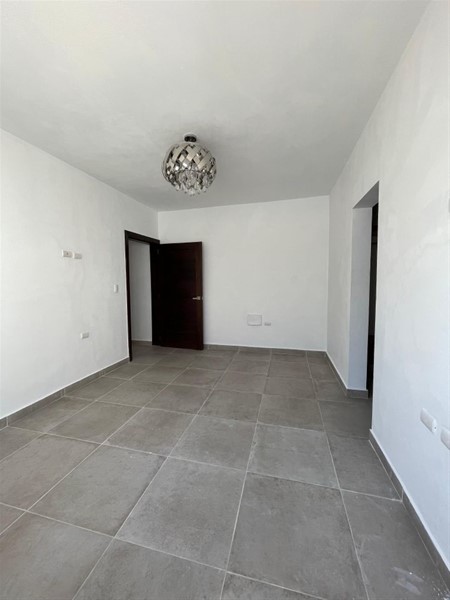 Villa en venta en Bávaro con piscina y amplio terreno en República Dominicana