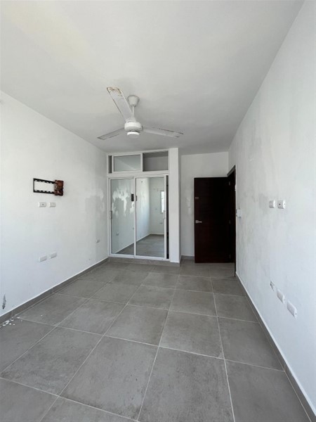 Villa en venta en Bávaro con piscina y amplio terreno en República Dominicana