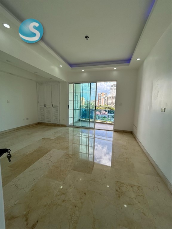 Amplio apartamento en venta en Los Cacicazgos