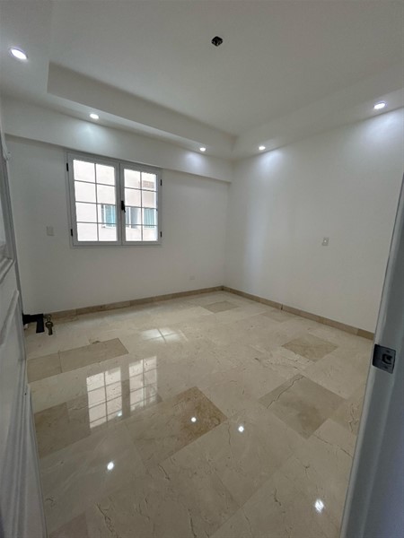 Amplio apartamento en venta en Los Cacicazgos en República Dominicana