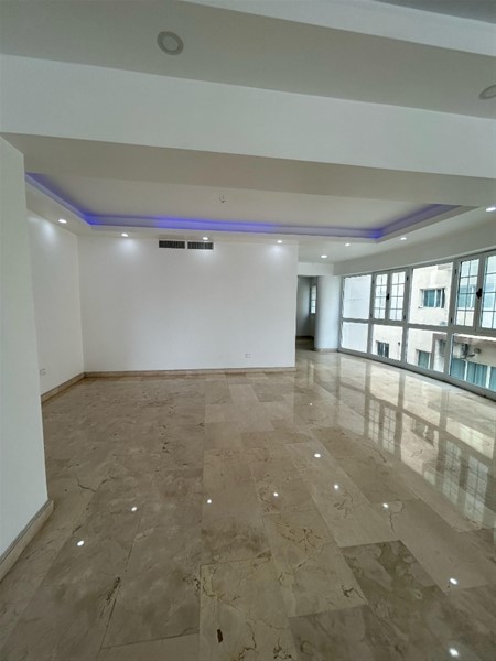 Amplio apartamento en venta en Los Cacicazgos en República Dominicana