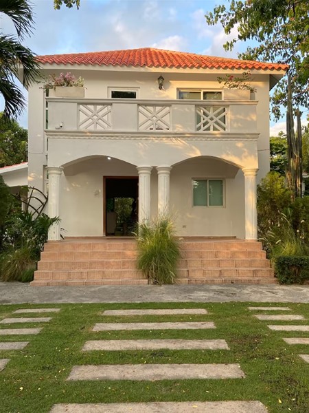 Villa exclusiva en Palmar de Ocoa con vistas a la montaña en República Dominicana