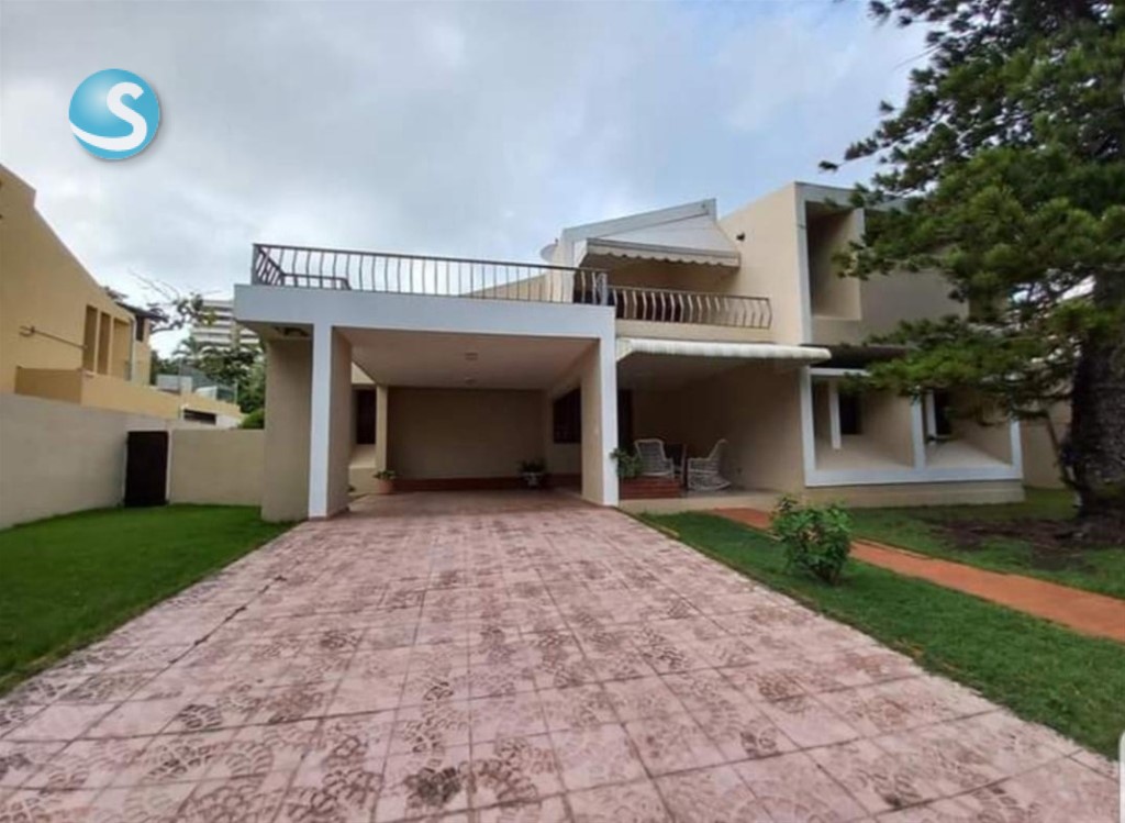 Casa espaciosa en venta en Los Cacicazgos en República Dominicana