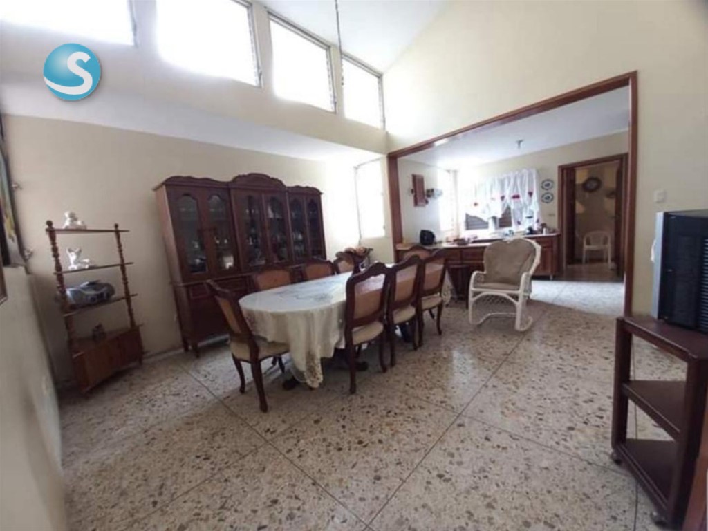 Casa espaciosa en venta en Los Cacicazgos en República Dominicana