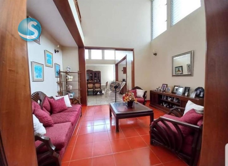 Casa espaciosa en venta en Los Cacicazgos en República Dominicana