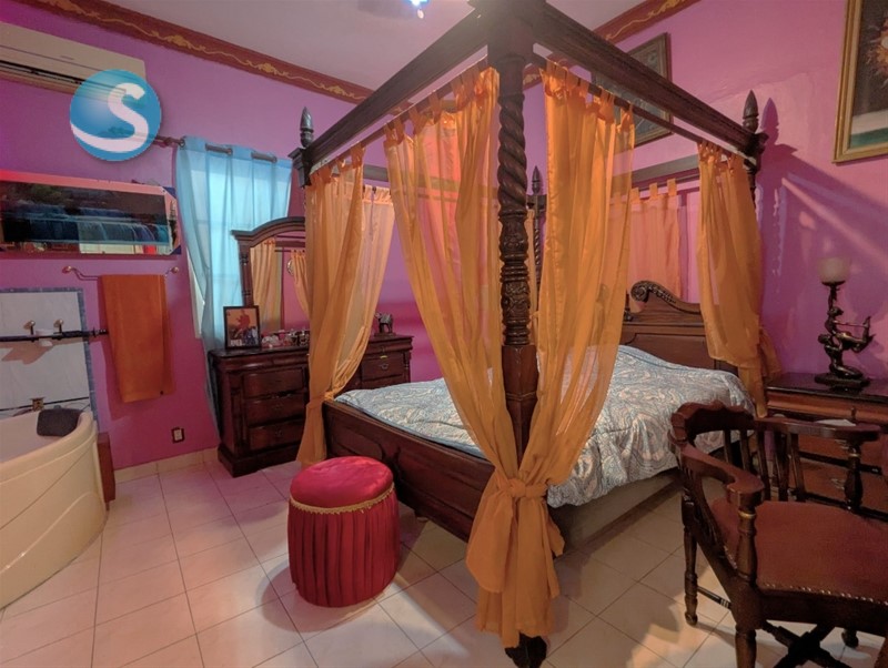 Amplio apartamento clásico en Ciudad Colonial en venta en República Dominicana