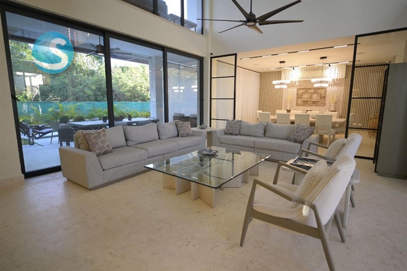 Villa en venta en exclusivo Punta Cana Village en República Dominicana