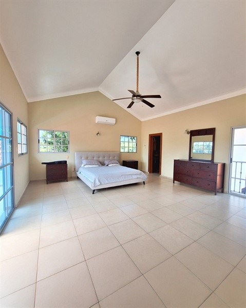 Villa de lujo en Guavaberry, Juan Dolio con piscina y jacuzzi en República Dominicana