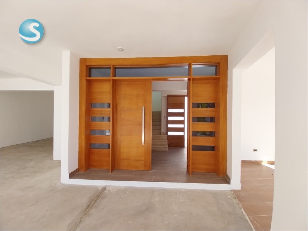 Casa contemporánea de 3 niveles en Altos de Arroyo Hondo III en República Dominicana