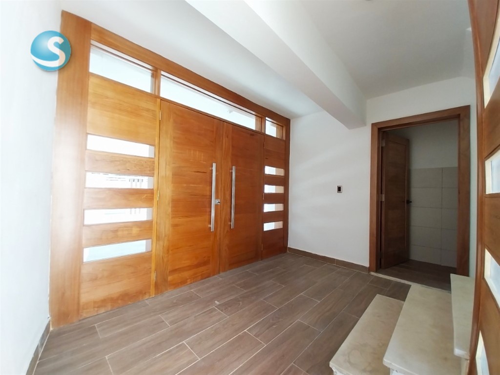Casa contemporánea de 3 niveles en Altos de Arroyo Hondo III en República Dominicana