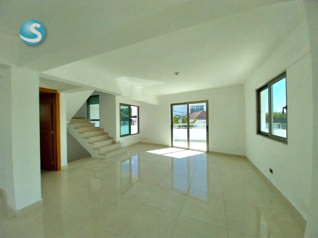 Casa contemporánea de 3 niveles en Altos de Arroyo Hondo III en República Dominicana