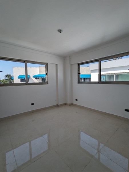 Casa contemporánea de 3 niveles en Altos de Arroyo Hondo III en República Dominicana