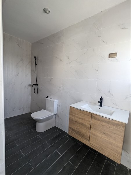 Casa contemporánea de 3 niveles en Altos de Arroyo Hondo III en República Dominicana