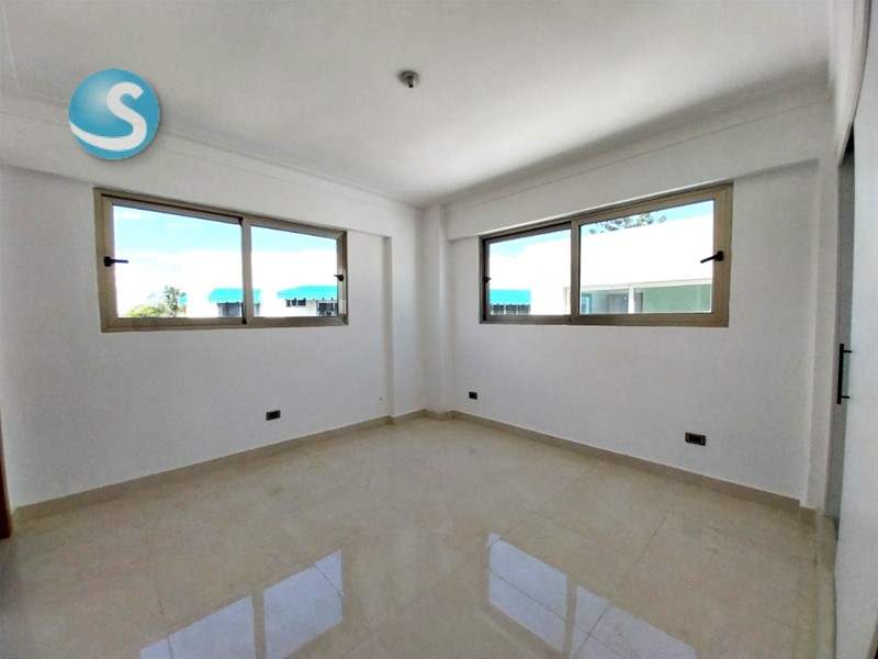 Casa contemporánea de 3 niveles en Altos de Arroyo Hondo III en República Dominicana