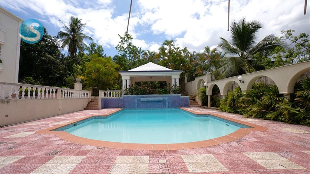 Casa amplia en venta en Villa Naco, terreno de 5,000 m² en República Dominicana
