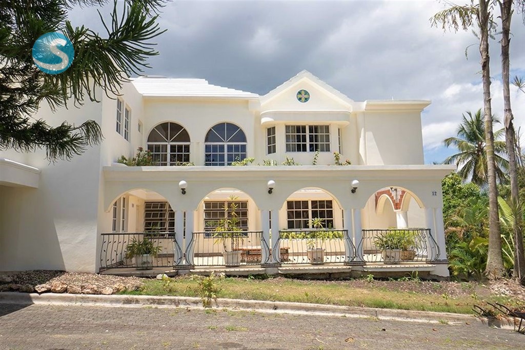 Casa amplia en venta en Villa Naco, terreno de 5,000 m² en República Dominicana