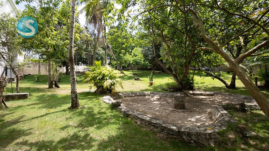 Casa amplia en venta en Villa Naco, terreno de 5,000 m² en República Dominicana