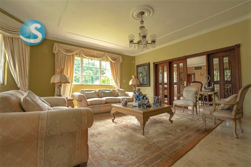 Casa amplia en venta en Villa Naco, terreno de 5,000 m² en República Dominicana