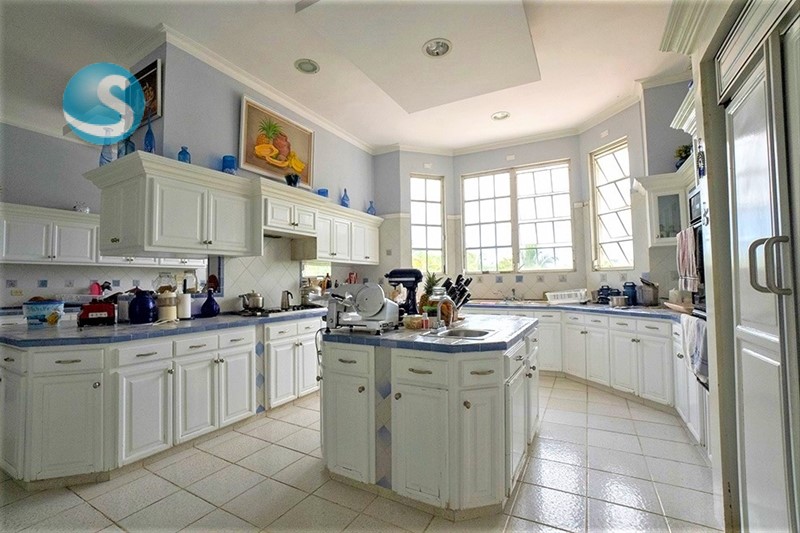Casa amplia en venta en Villa Naco, terreno de 5,000 m² en República Dominicana