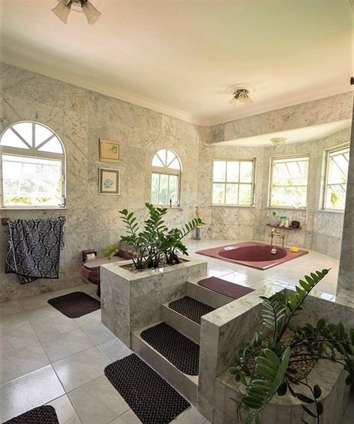 Casa amplia en venta en Villa Naco, terreno de 5,000 m² en República Dominicana