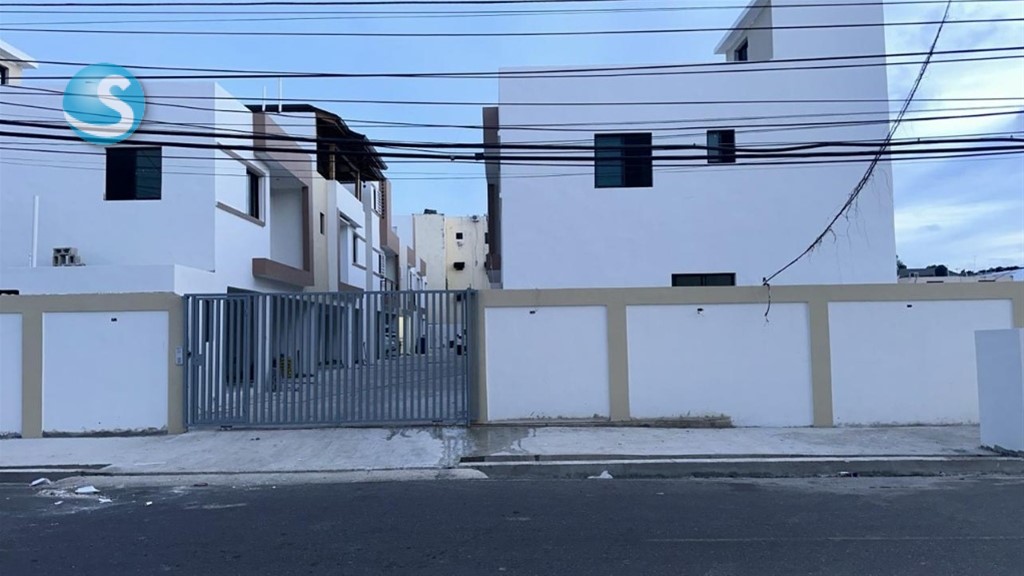 Villa en venta en Alma Rosa II, ubicación privilegiada en República Dominicana