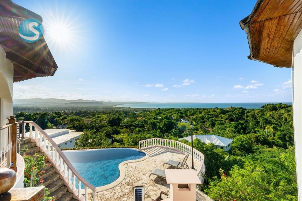 Villa en venta con vista panorámica en Río San Juan