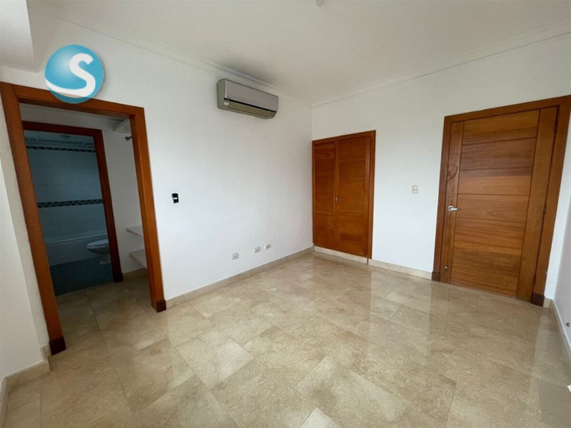 Apartamento Amplio en Venta en Los Cacicazgos, 265 m² en República Dominicana