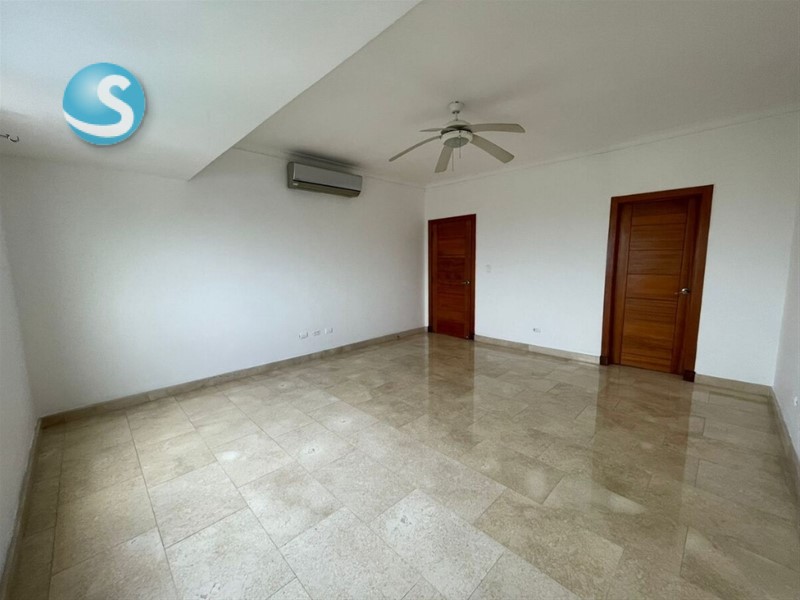 Apartamento Amplio en Venta en Los Cacicazgos, 265 m² en República Dominicana