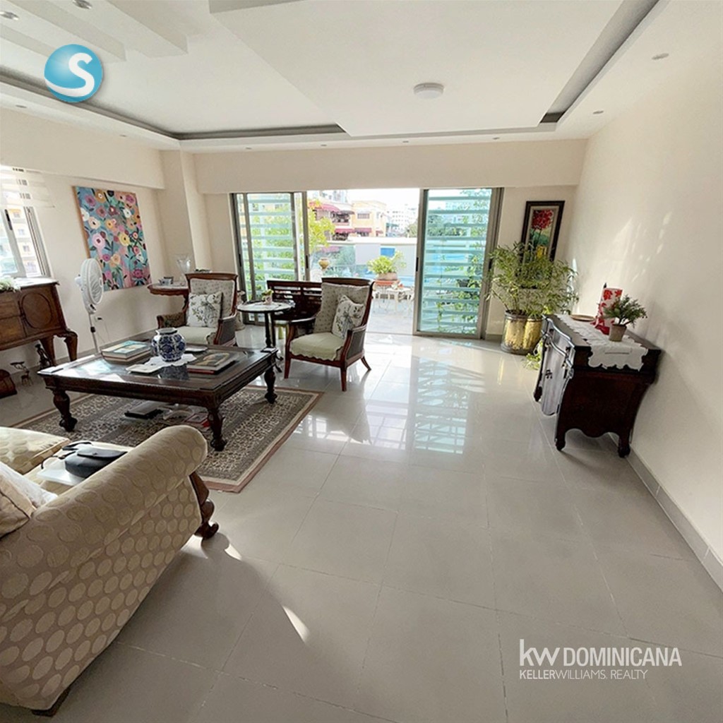 Apartamento en venta con terraza en Evaristo Morales en República Dominicana