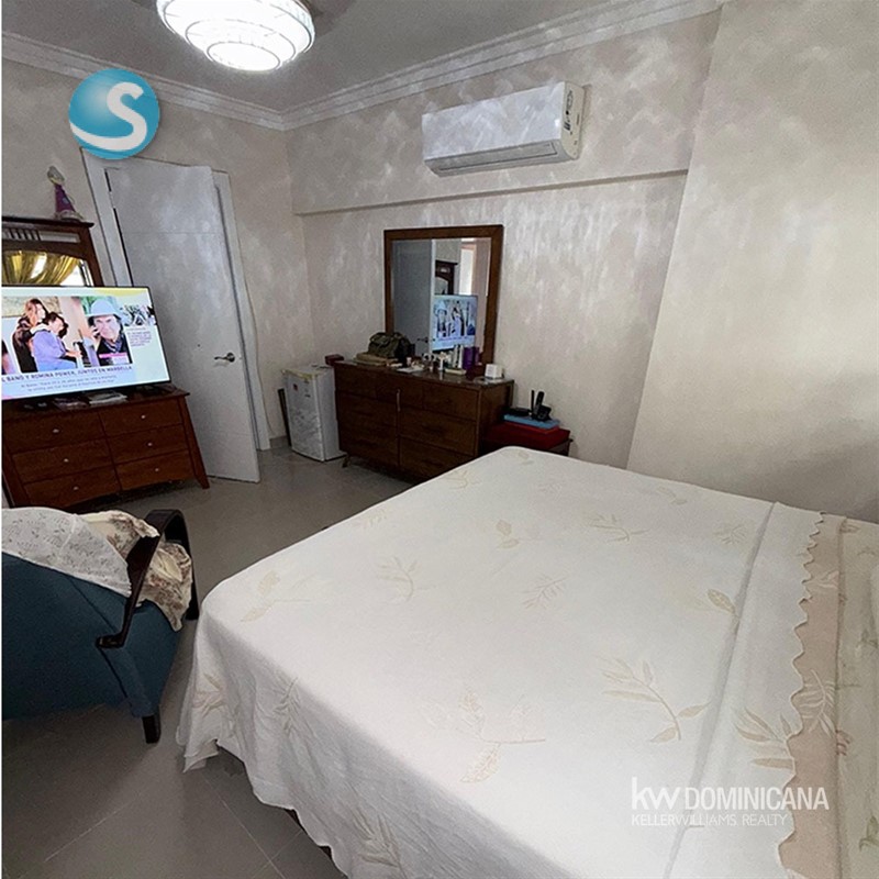 Apartamento en venta con terraza en Evaristo Morales en República Dominicana